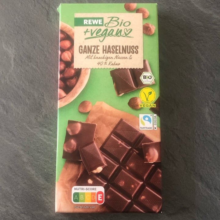 photo of Rewe Bio Schokolade Ganze Haselnuss shared by @hannnahbanana on  18 Nov 2021 - review