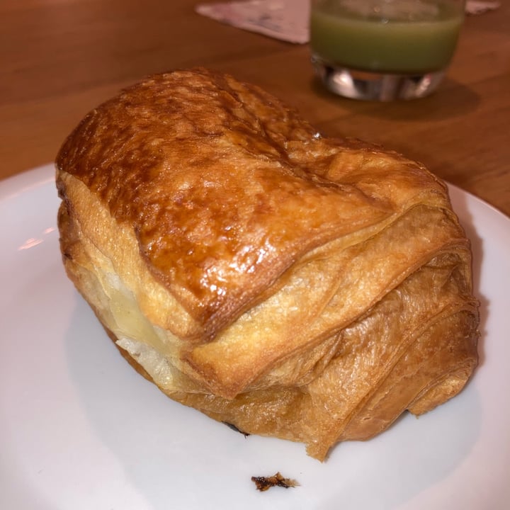 photo of Land&Monkeys Pain au chocolat shared by @chloslo on  20 Jan 2022 - review