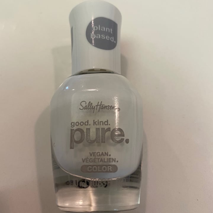 photo of Sally Hansen Good. Kind. Pure Esmalte/Nail Polish shared by @megmully on  10 Aug 2021 - review