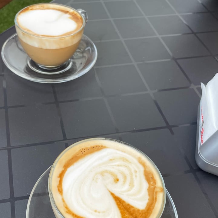 photo of Bar Monti Cappuccino con latte di mandorla shared by @hwayoung on  06 Jul 2022 - review