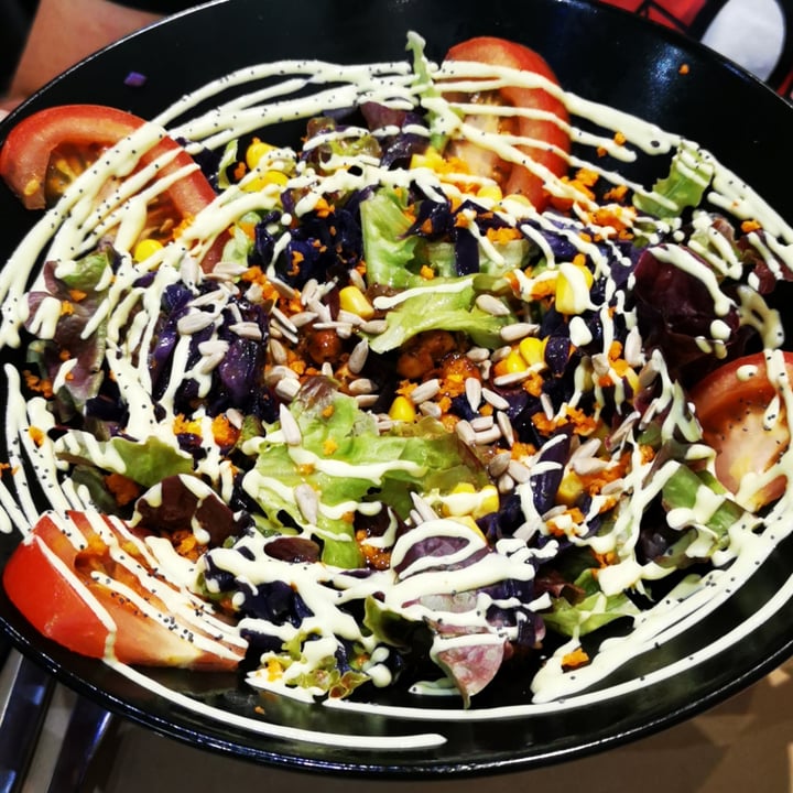 photo of Black Salad Ensalada De Verano shared by @elguillotinador on  22 Jul 2021 - review