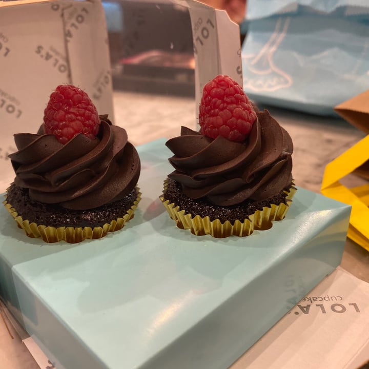 photo of Lola's Cupcakes Covent Garden Vegan Mini Cupcakes shared by @alexandrata on  29 Jul 2020 - review