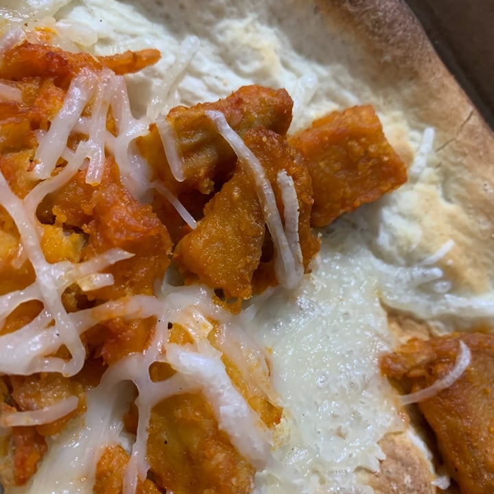 review photo of 3 Brothers Vegan Cafe Vegan buffalo seitan pizza shared by @ymohanraj on 12 May 2020 - review