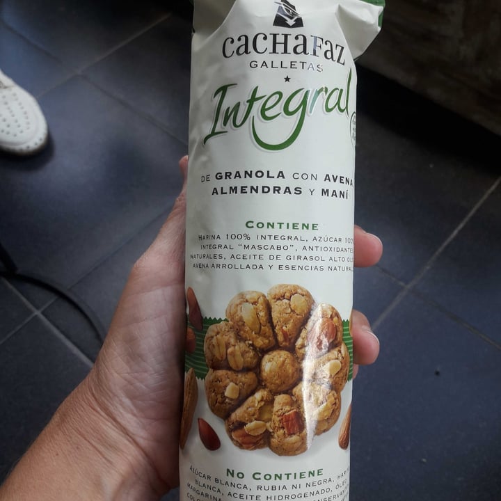 photo of Cachafaz Galletas Integral de Granola con Avena, Almendra y Mani shared by @veromachado on  06 Mar 2022 - review