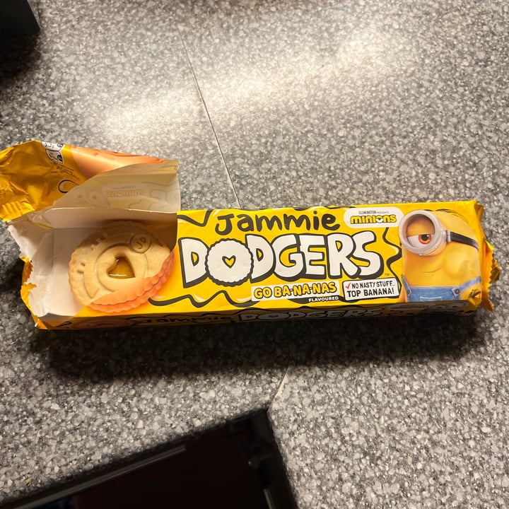 photo of Jammie Dodgers Jammie Dodgers GO BANANAS shared by @vegmart404 on  15 Aug 2022 - review