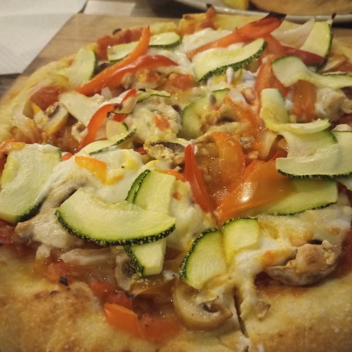 photo of El Chino Vegano Pizza Primavera shared by @juancitovegan on  14 Mar 2022 - review