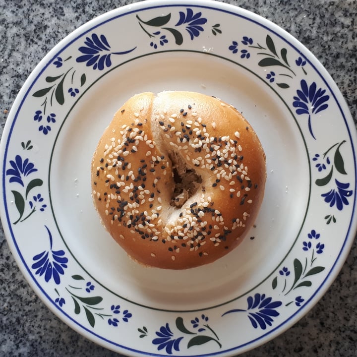 review photo of Bagel factory Bagel Sésamo shared by @anacechinel on 06 Oct 2020 - review