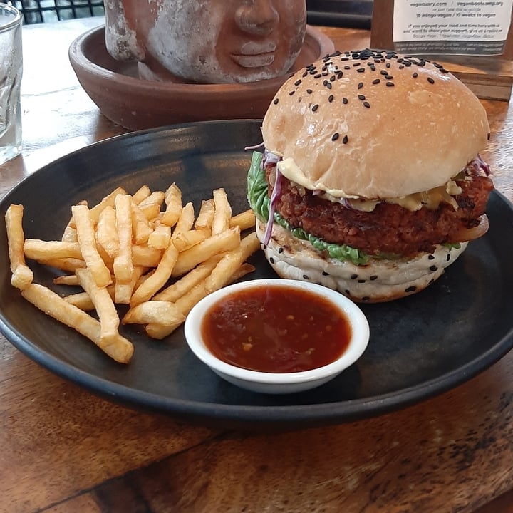photo of Manggis in Canggu Hmm burger shared by @plantsfeelthough on  22 Jan 2021 - review