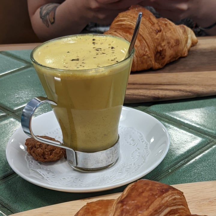 photo of Privé Tiong Bahru Turmeric-Ginger Soy Latte shared by @shawneofthedead on  13 Sep 2020 - review