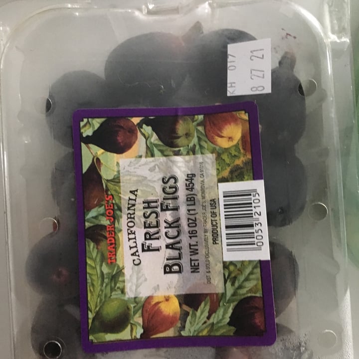photo of Trader Joe's Organic Fresh California Black Figs shared by @groundturmeric on  08 Sep 2021 - review