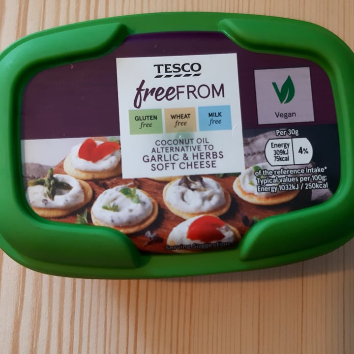 photo of Tesco Free From Garlic& Herb Soft Cheese shared by @neverbesilent on  04 Jun 2022 - review
