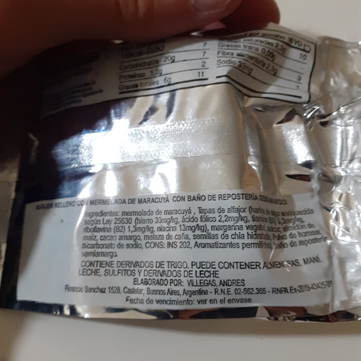 review photo of Veggie Break Alfajor Vegano Relleno De Maracuya shared by @nehuenrodgz on 26 Oct 2021 - review