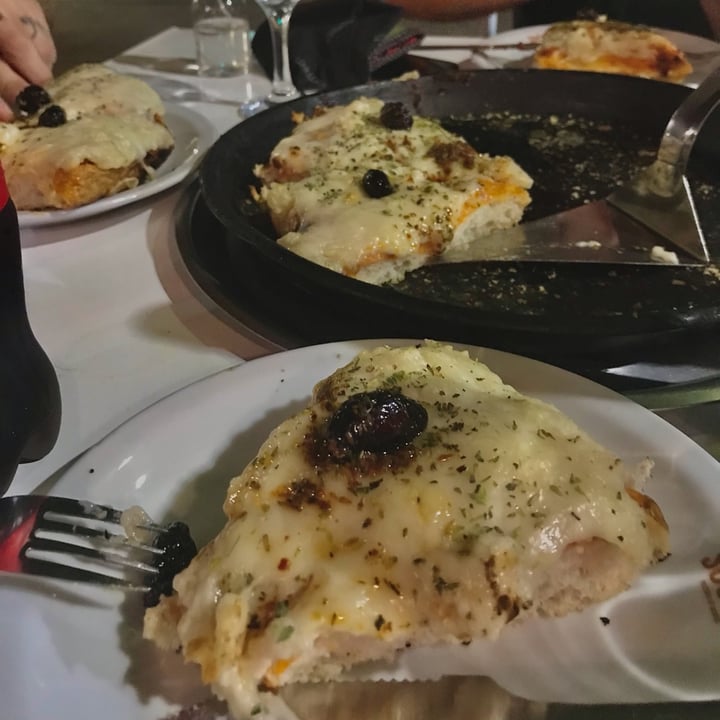 photo of La Social Pizzería de Barrio Pizza Vegana shared by @ccarola on  28 Feb 2022 - review