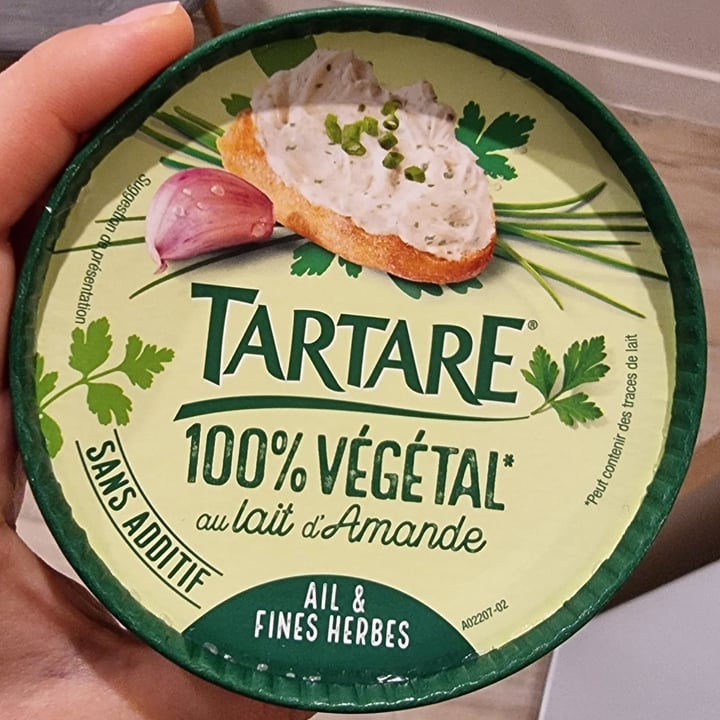 photo of Tartare 100% végétal au lait d'amande ail et fines herbes shared by @annapannafood on  12 Sep 2022 - review