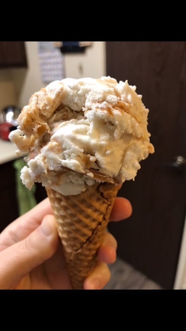 photo of Breyers Non Dairy Vanilla & Peanut Butter Ice Cream shared by @sam0729 on  01 Oct 2019 - review