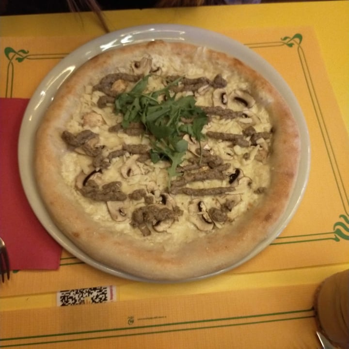 photo of New Freedom Cakes Café Pizza Tartufi e Funghi shared by @miura on  08 Oct 2022 - review