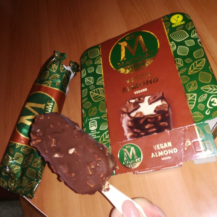 photo of Magnum Magnum Vegan Almond shared by @viktoria139 on  03 Sep 2020 - review