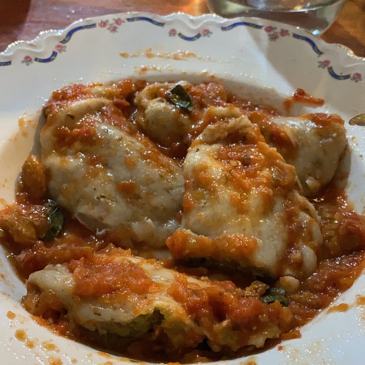 photo of Veinticinco Restaurant Raviolis De Berenjenas Ahumadas Al Curry C/Salsa Tres Tomates shared by @mariaeugsanchez on  04 Jun 2021 - review