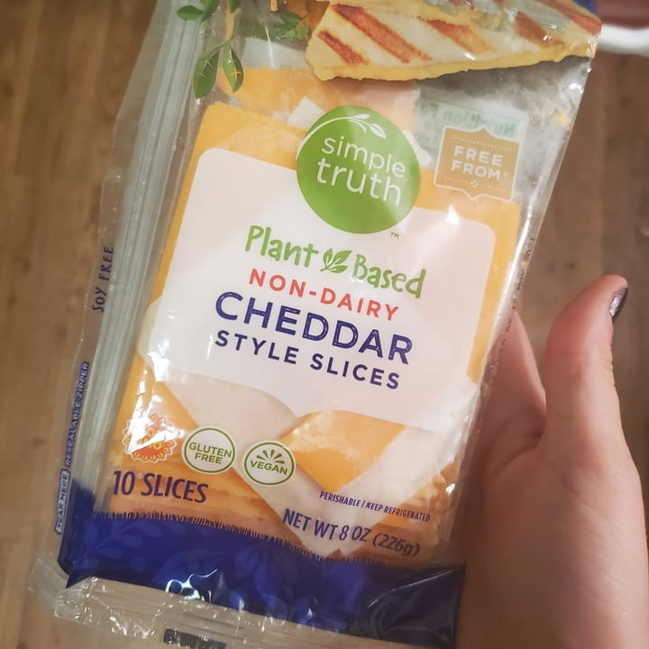 photo of Simple Truth Plant Based Non-dairy Cheddar Style Slices shared by @alliexbunn on  04 Nov 2020 - review