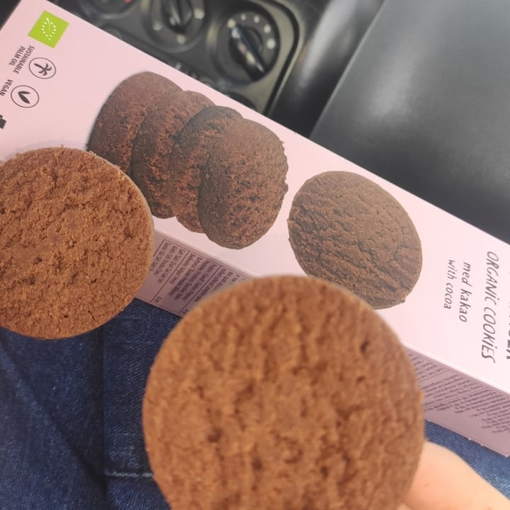 photo of Flying Tiger Organic Cookies With Chocolate shared by @sereseriveg on  15 Feb 2022 - review