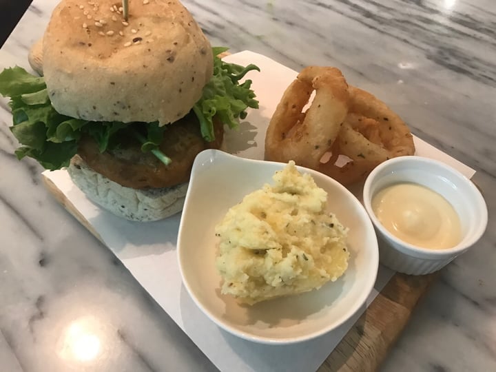 review photo of Real Food Portobello mushroom burger shared by @gohanna20 on 16 Sep 2018 - review