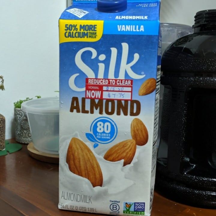 photo of Silk Almond vanilla 1.89 L shared by @veganlion on  10 Aug 2020 - review