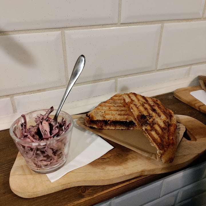 photo of Tosti Budapest Vegan toasties with coleslaw and latte shared by @militkata on  15 Dec 2022 - review