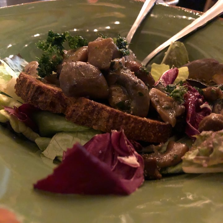 photo of Brolo Milano - Orto con cucina Crispy Salad With Stewed Mushrooms And Minched Green Onion shared by @juliedivine1 on  18 Mar 2022 - review