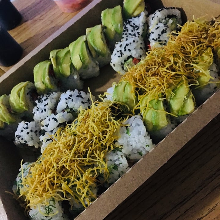 photo of Let it V - Vegan Sushi Combo 40 piezas sushi shared by @braldo on  29 Jun 2020 - review