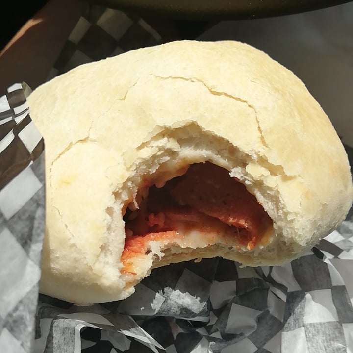 photo of The Hearty Hooligan Pepperoni and cheeze pizza pocket shared by @svraphael88 on  06 Jul 2020 - review