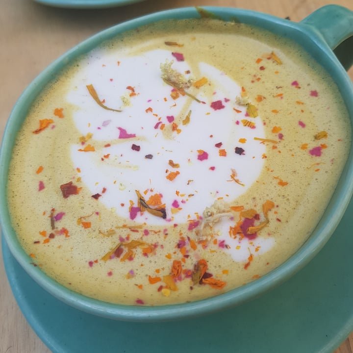 photo of Lexi's Healthy Eatery Sunshine Milk Latte shared by @karenhsu on  20 Jan 2021 - review