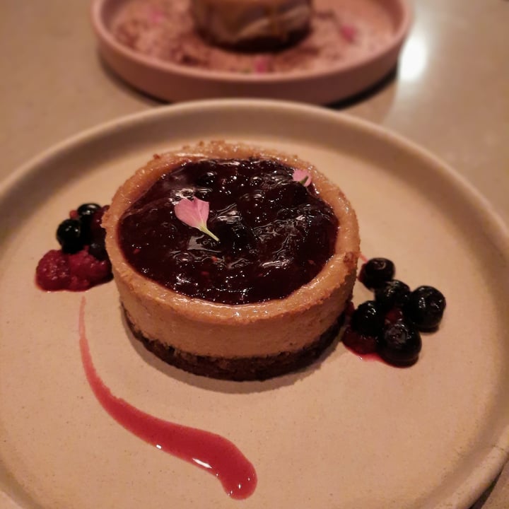 photo of Mudrá Cheesecake de frutos rojos shared by @vegaly on  16 Aug 2021 - review