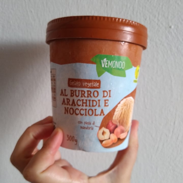 photo of Vemondo Gelato al burro di arachidi e nocciola shared by @emmaboz on  16 Jun 2022 - review