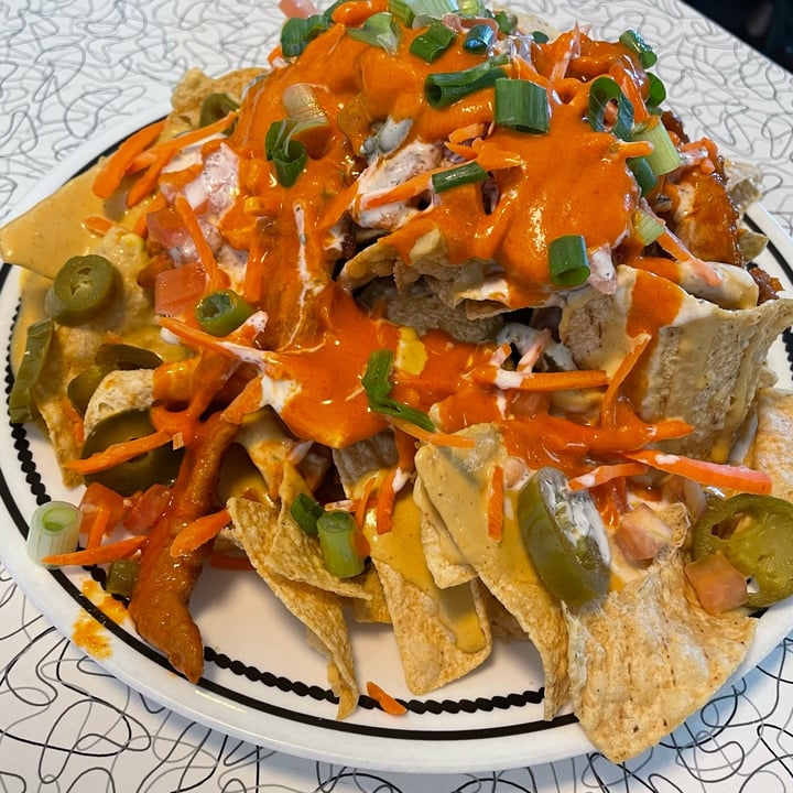 photo of Spiral Diner & Bakery Buffalo Chik’n Nachos shared by @vivalaviolet on  06 Feb 2022 - review