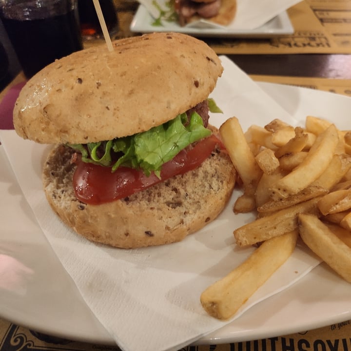 photo of Binario Magic Pub Hamburger Di Asticello shared by @fede9393 on  02 Dec 2021 - review