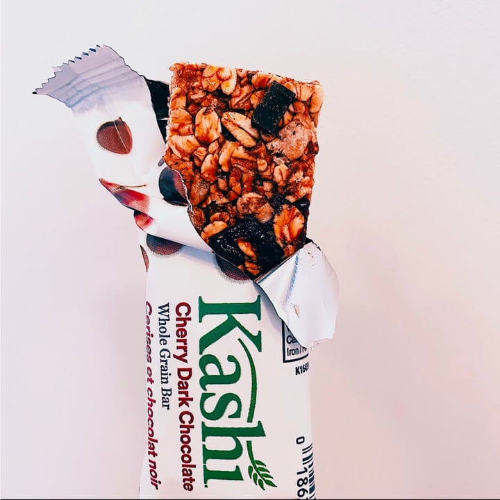 photo of Kashi Cherry Dark Chocolate, Chewy Granola Bar shared by @elysesimpson on  04 Mar 2021 - review