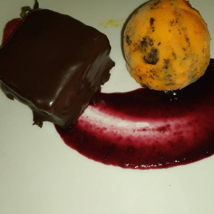 review photo of Espacio Ebro Postre: Tarta De Chocolate Y Helado De Naranja shared by @paulirurirux on 10 Oct 2020 - review