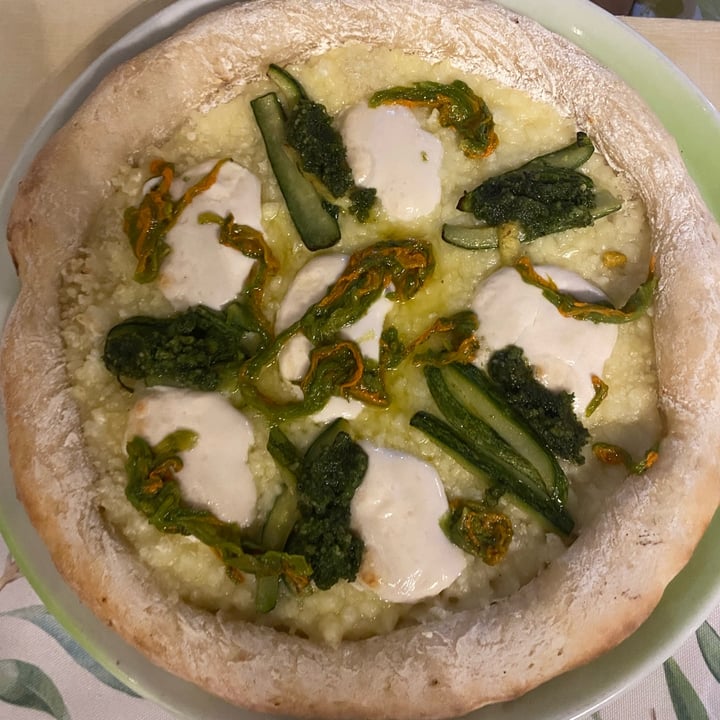 photo of La Pépinière Ristorante Biologico pizza risveglio vegana shared by @carolinam on  16 Jul 2022 - review