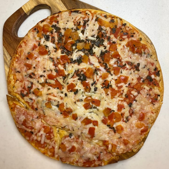 review photo of Wholly veggie Margherita pizza with cauliflower crust shared by @maranda on 29 Oct 2020 - review
