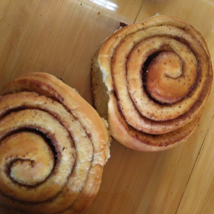 photo of VG Pâtisserie - Pâtisserie Végétale Cinamon rolls shared by @vegananas on  13 Dec 2020 - review