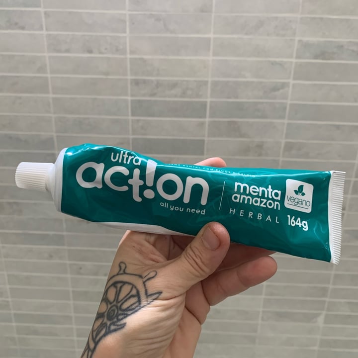 photo of Ultra action Creme Dental com Flúor e Cálcio Menta Amazon Herbal shared by @catharinabastos on  30 Oct 2022 - review