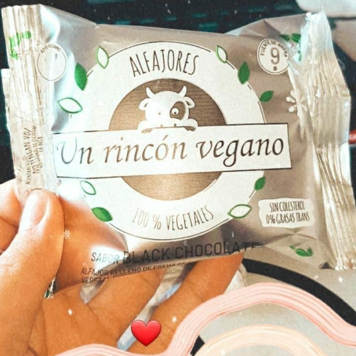 photo of Un Rincón Vegano Alfajor Chocolate shared by @candeielussi on  10 Jun 2020 - review