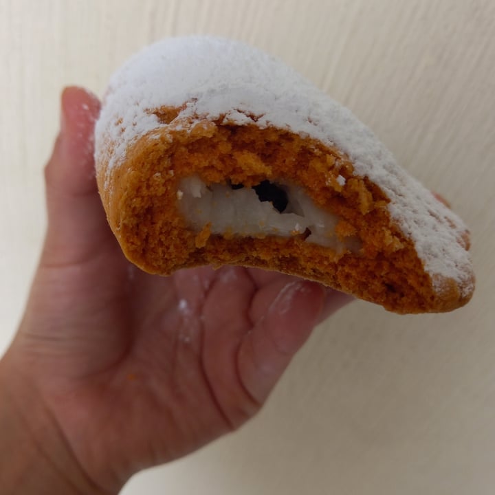 review photo of De La Tierra Panadería Vegana Empanadas de manjar de leche de almendras shared by @aguacatera on 30 Apr 2021 - review