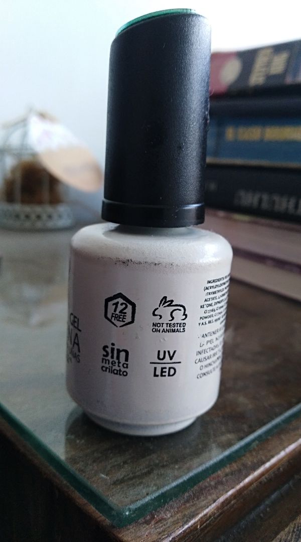 photo of Kamena Esmaltes Esmalte Para Uñas Semipermanente shared by @griasylum on  16 Mar 2020 - review