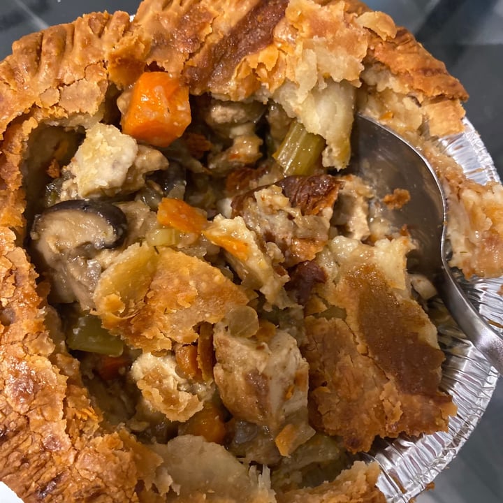photo of Veggie Grill Turkey + Shiitake Mushroom Pot Pie shared by @samantha11619 on  08 Dec 2020 - review