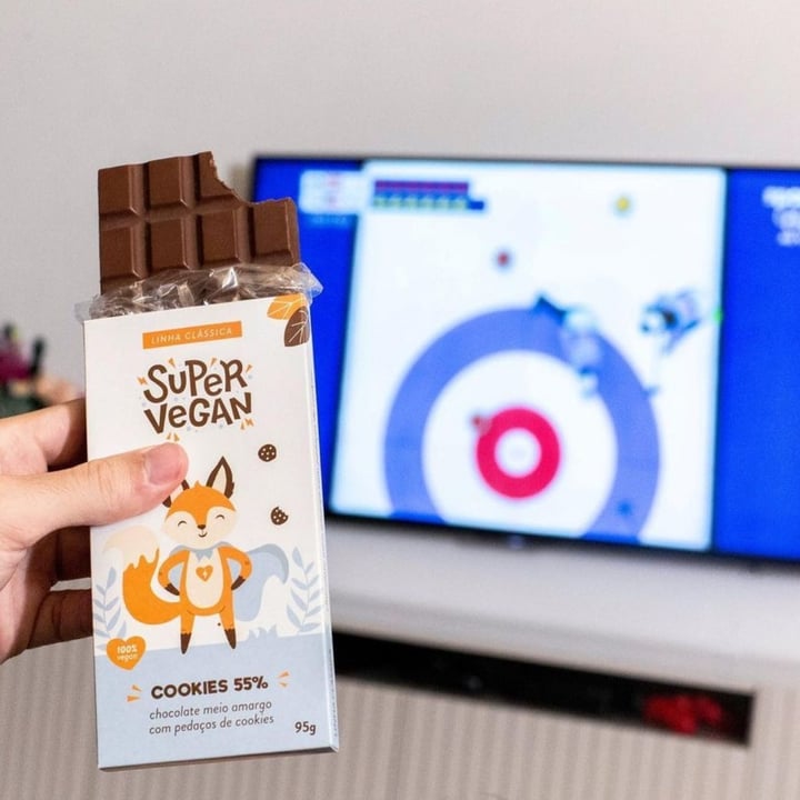 photo of Super Vegan Barra de Chocolate - Meio Amargo com Pedaços de Cookies shared by @agathaneves on  14 May 2022 - review