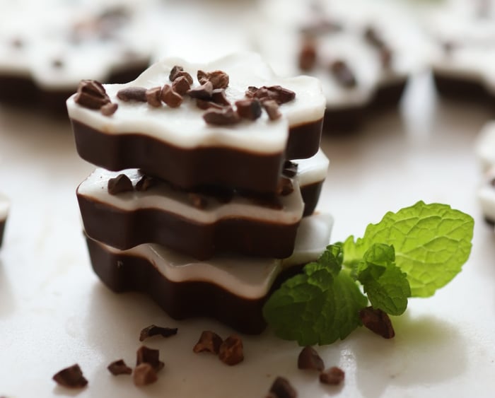 vegan peppermint barks made using monk fruit