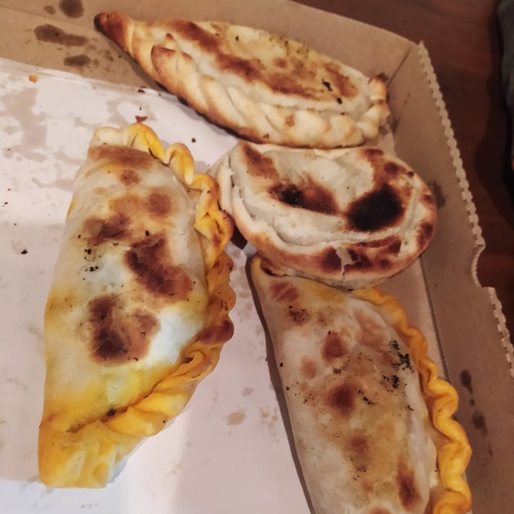 photo of Pizzería lontano Empanadas De Soja shared by @antop07a on  28 Aug 2022 - review