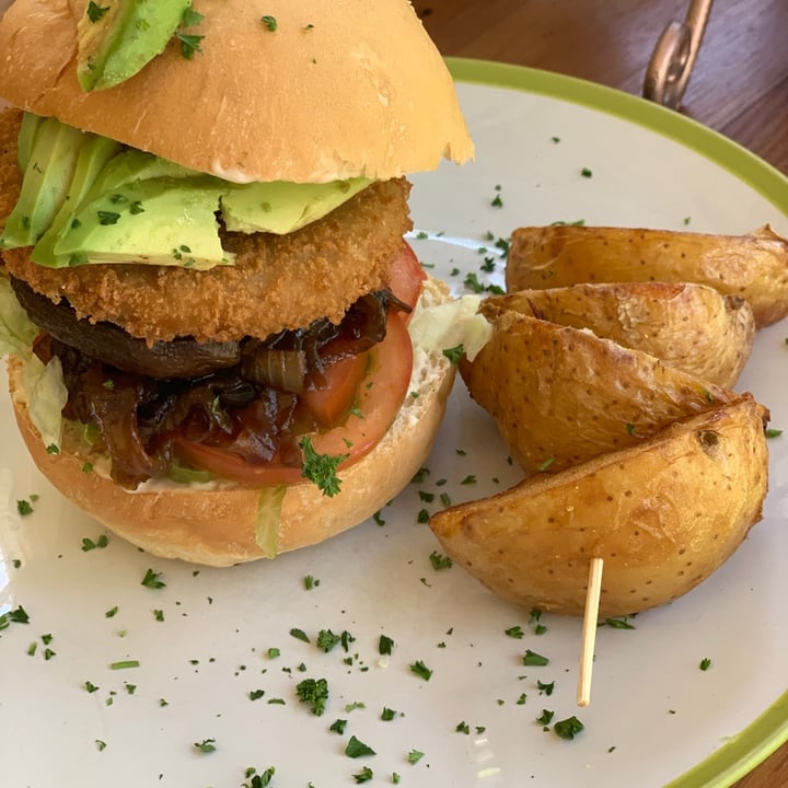 photo of Koekela Huiskafee Vegan Chicken Burger shared by @theycallmelynsey on  23 Sep 2020 - review
