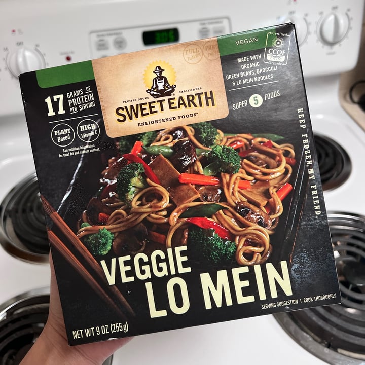 photo of Sweet Earth Veggie Lo Mein shared by @helenafox333 on  30 Aug 2022 - review